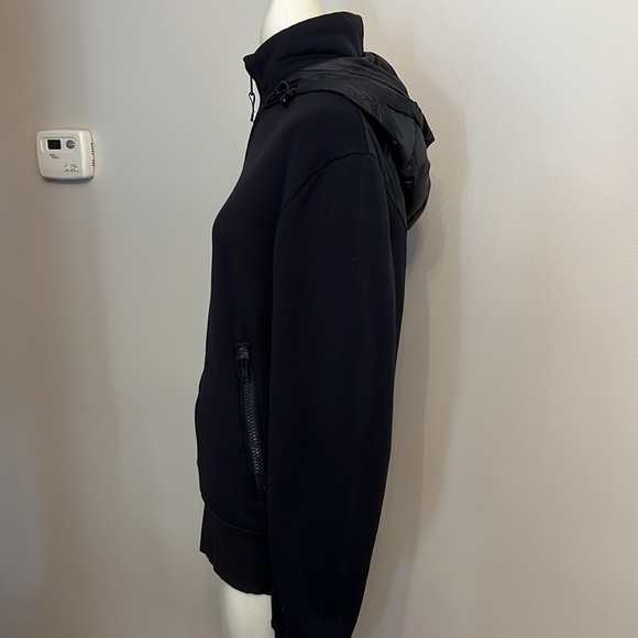 Lululemon men black jacket in size Small. - Picture 2 of 7